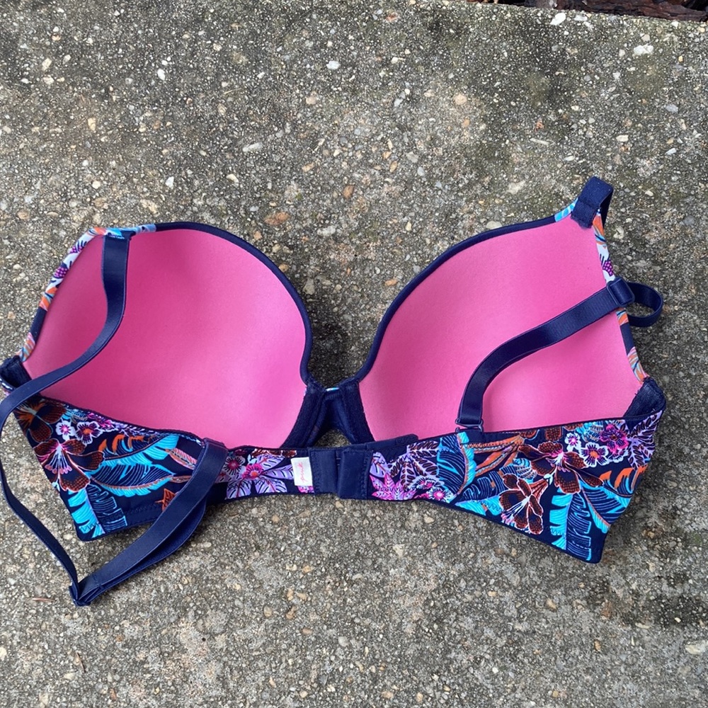 Pink bra - Picture 2 of 3